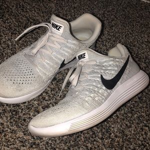 Nike women’s Lunarepic Low Flyknit 2